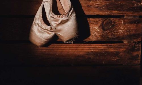 Bellezza dei costumi piuttosto che bravura tecnica dei primi danzatori del balletto 